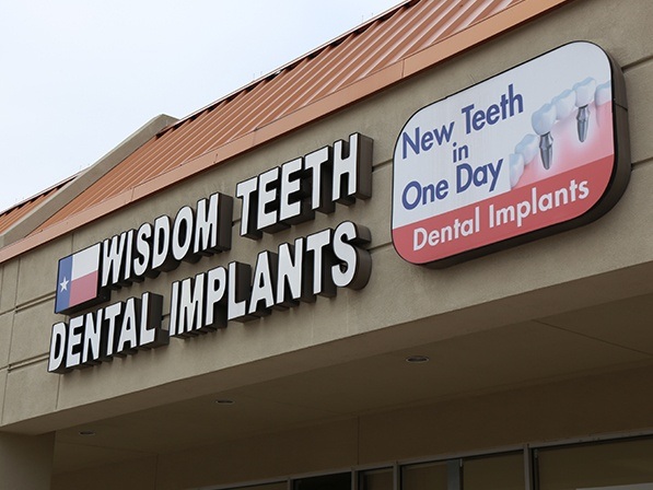Outside view of Texas Wisdom Teeth and Dental Implants office building